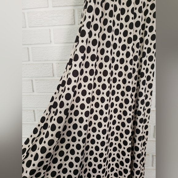 Adorable 70s polkerdot dress with flutter sleeves - Picture 3 of 7